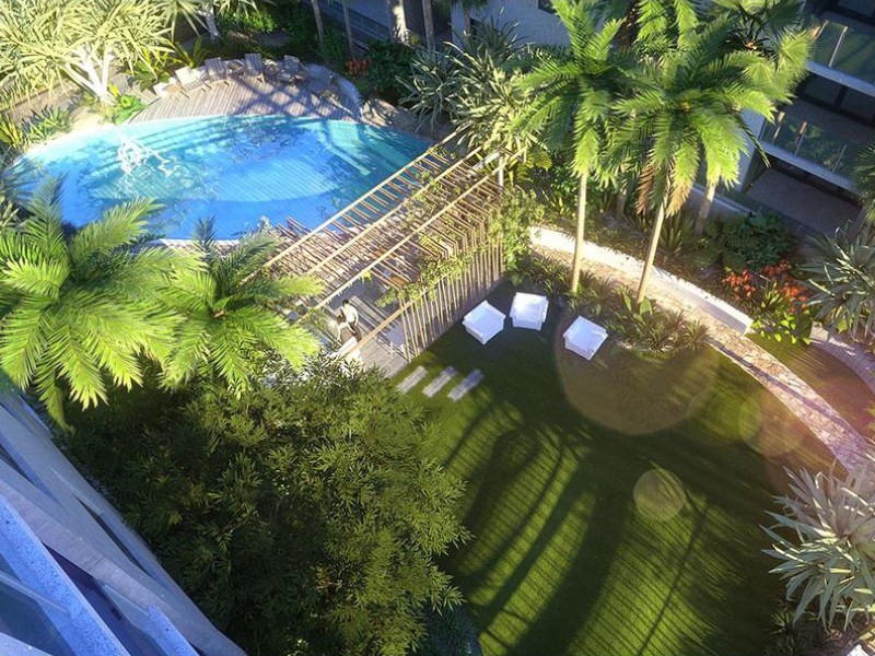 Skyneedle Apartments South Brisbane pool area